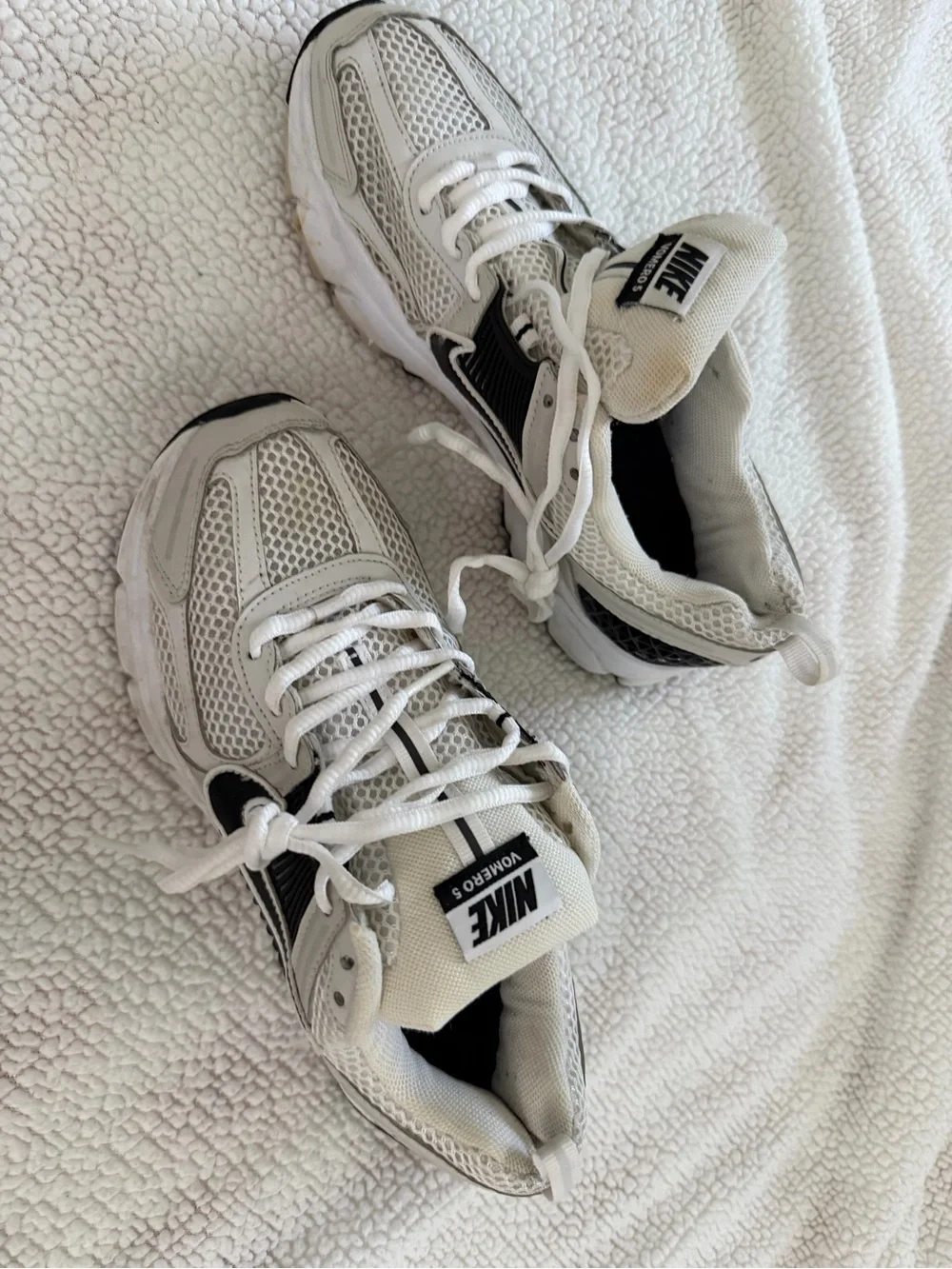 USED Nike Vomero 5’s